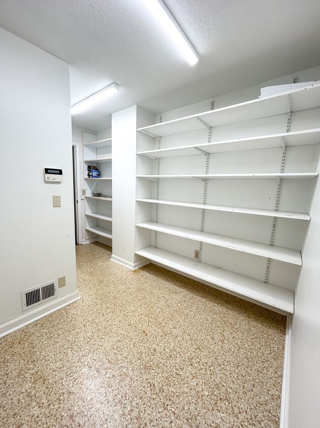 Building Photo - Spacious Contemporary Home in a Private Wo...