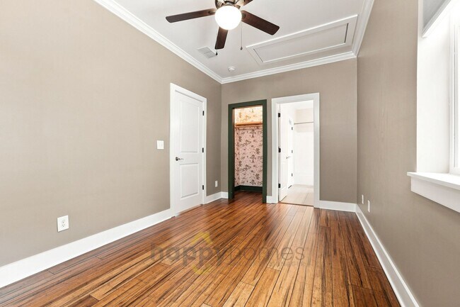 Building Photo - 4613 Oakwood Ave