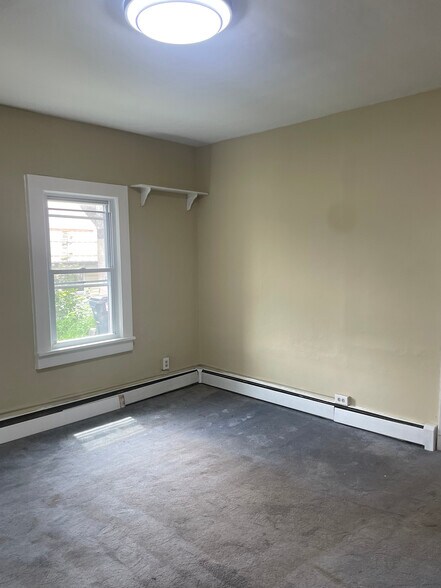 Building Photo - 207 Gorham Ave