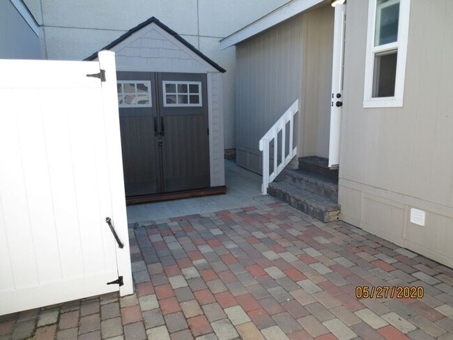 Building Photo - 1 Bedroom Unfurnished Cottage