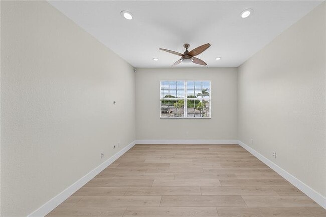 Building Photo - 3095 Grandiflora Dr