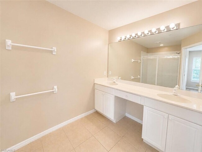 Building Photo - 912 Hampton Cir