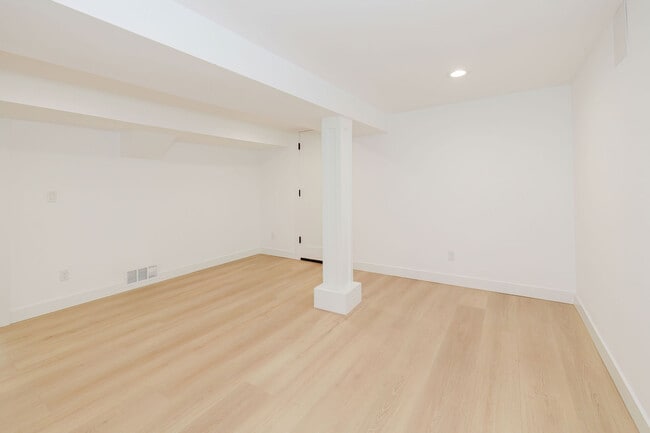 Building Photo - 1520 Morgan Rd NW