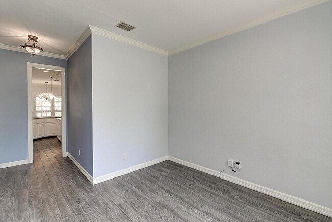Building Photo - 7810 Duchess St