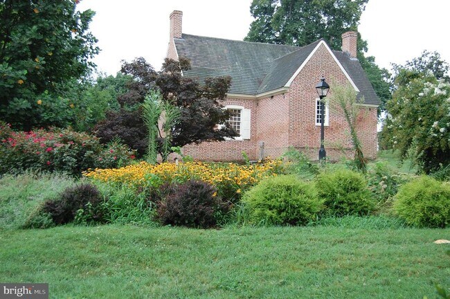 Building Photo - 2709 Summerview Way