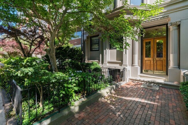 Building Photo - 322 Beacon St
