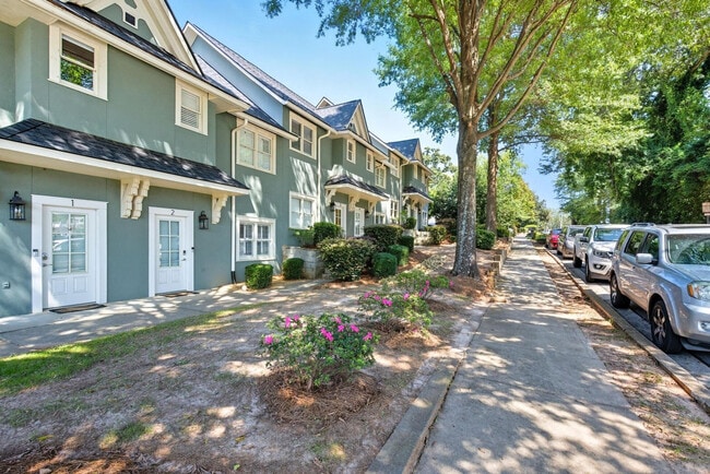 Building Photo - 4 Dearing St