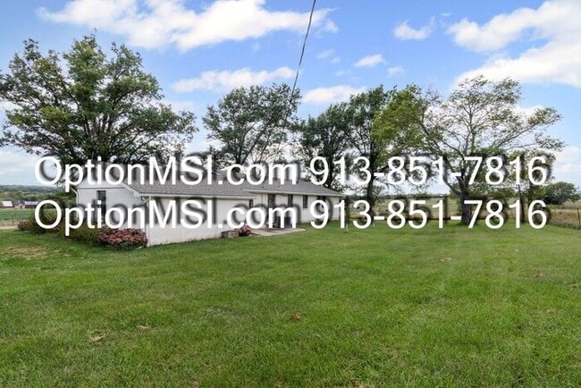 Building Photo - Spacious and move in ready!
