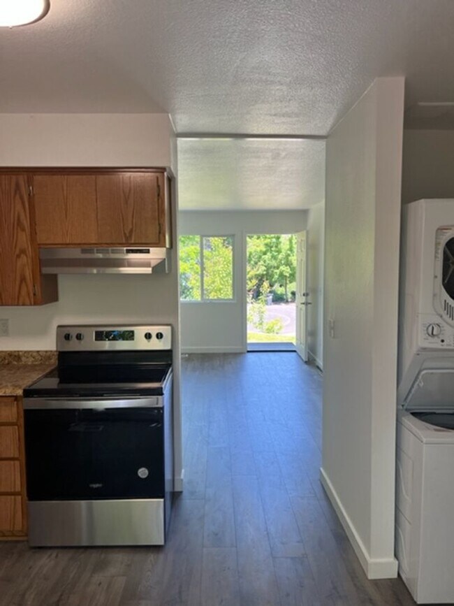 Building Photo - 192 S Church St