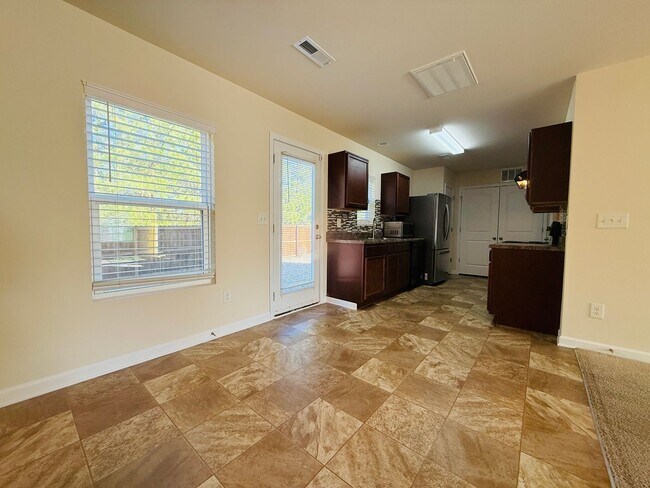 Building Photo - 522 Jernigan St