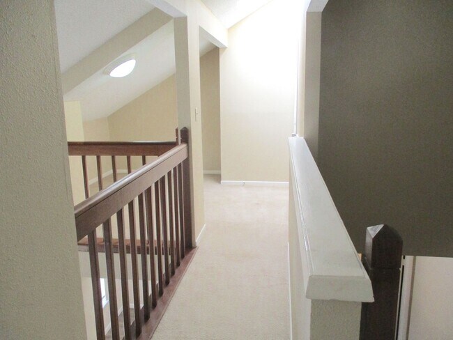 Building Photo - 16023 Hidden Acres Dr