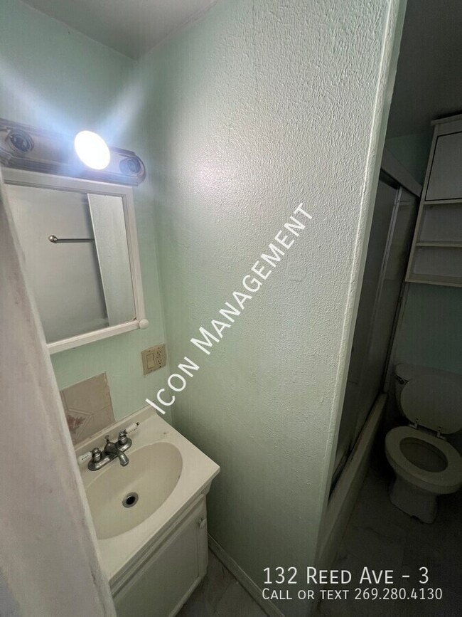 Building Photo - 132 Reed St