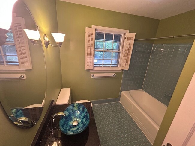 Building Photo - 5 Bed | 3.5 Bath House in Raleigh