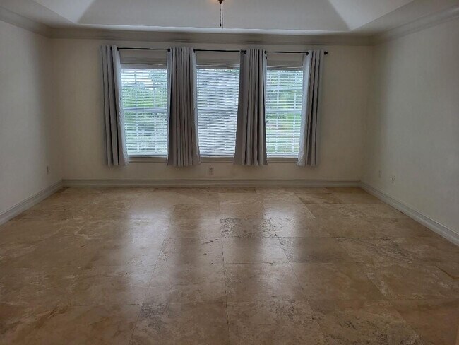 Building Photo - 1604 NE 17th Ave