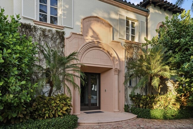 Building Photo - 240 N Ocean Blvd