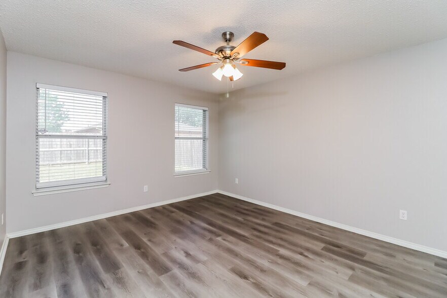 Building Photo - 5616 Colebrook Trail