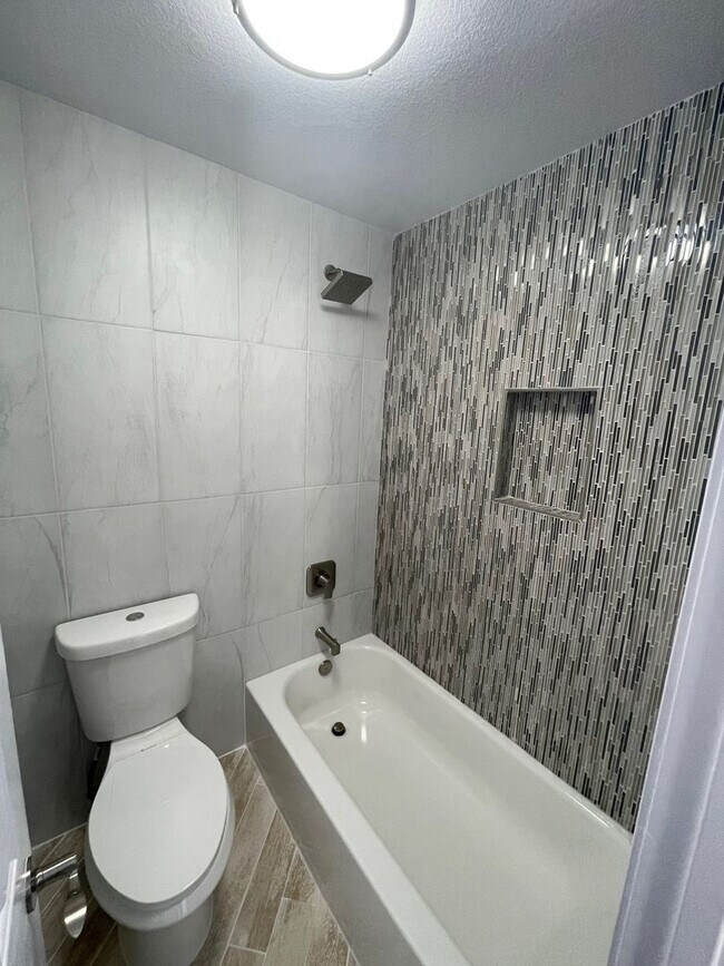 Building Photo - **GORGEOUSLY REMODELED & CLEAN!!  3BD-2 1/2BA HOME IN SILVERADO RANCH !!  *** ONLY $2,190 ***