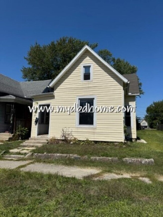 Primary Photo - 427 E Taber St