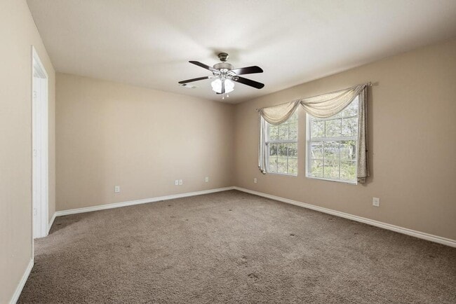 Building Photo - Step into comfort and modern convenience with this charming 3-bedroom, 2-bathroom home in Sherman...