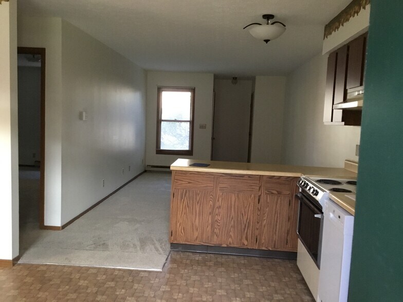 Kitchen view to LR - 532 Executive Blvd