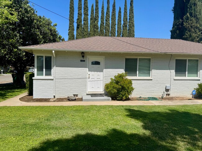 Building Photo - 1 Bedroom Duplex