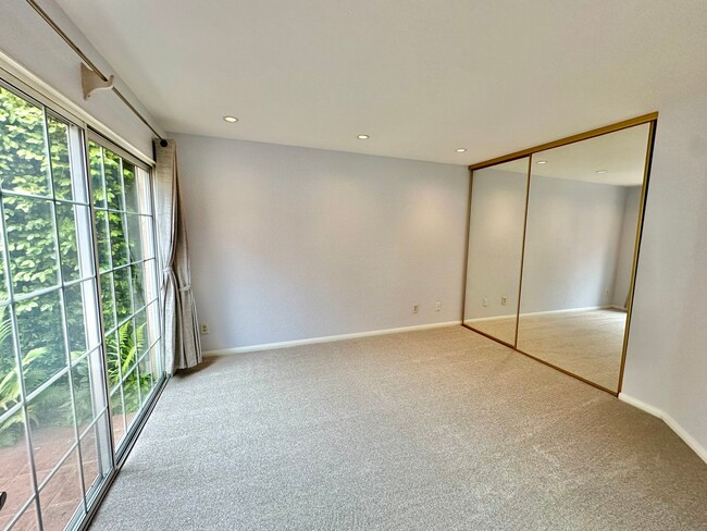 Building Photo - Beautiful Home in Gated Community of Los R...