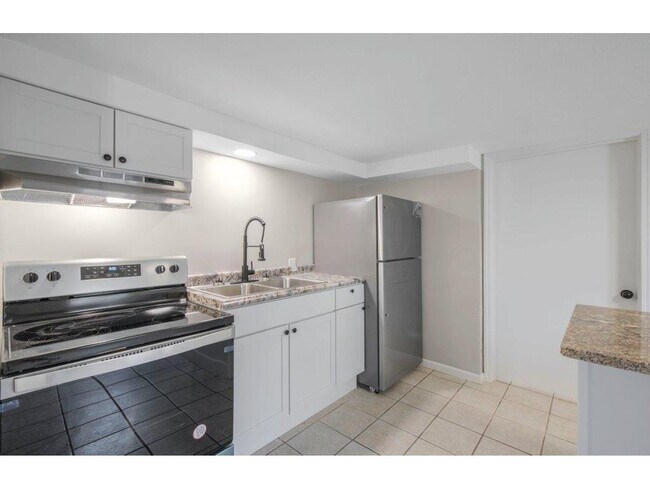Building Photo - Beautiful remodeled 2 Bed Apartment in Mou...