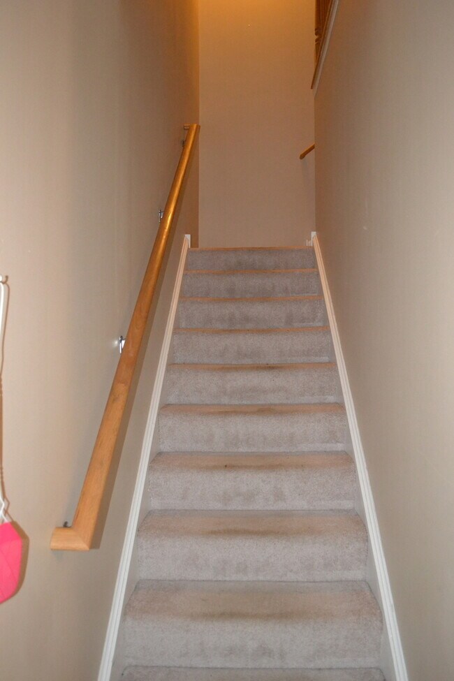 Building Photo - 161 Springbrook Trail S