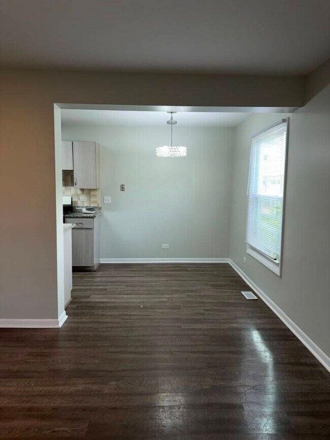 Building Photo - 302 Creekside Dr