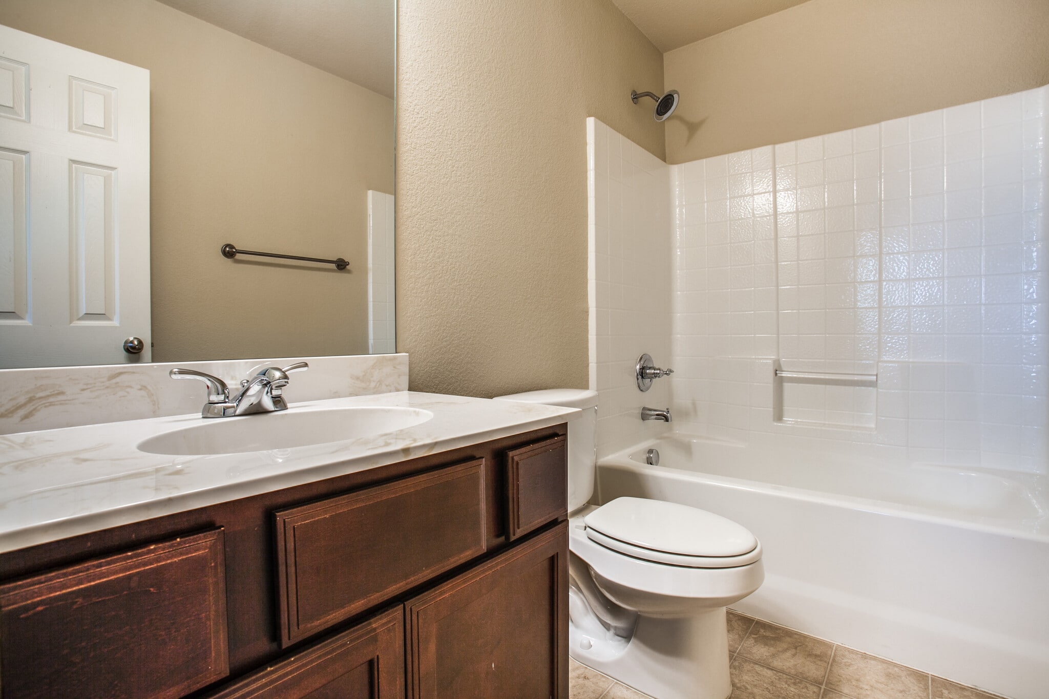 Building Photo - 417B Castleridge Dr