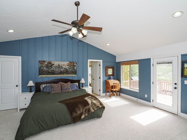 Building Photo - 4 Bedroom, 2.5 bathroom Bluffdale Home