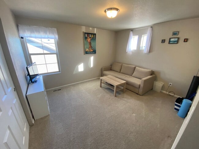 Building Photo - 4 Bed 4 Bathroom Home in Banning Lewis With Fished Basement!!