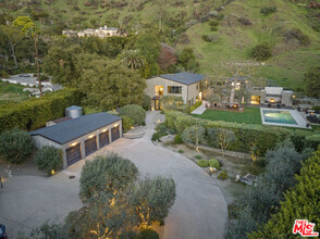 Building Photo - 3270 Serra Rd
