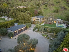 Building Photo - 3270 Serra Rd