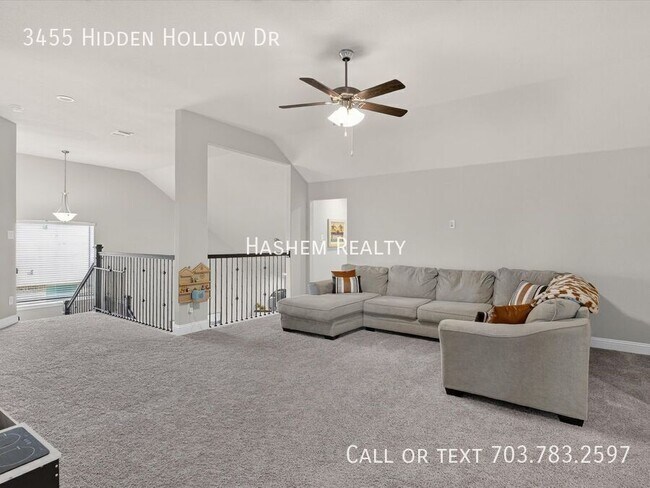 Building Photo - 3455 Hidden Holw Dr