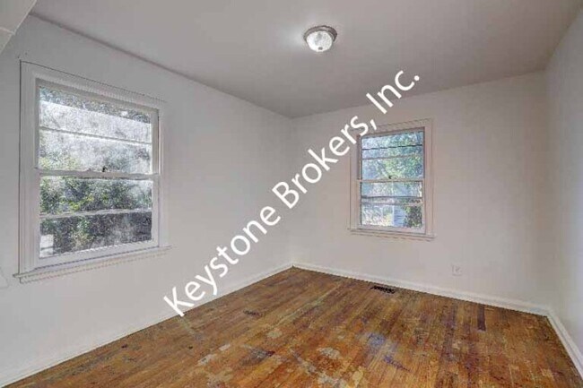 Building Photo - 1752 Upper River Rd