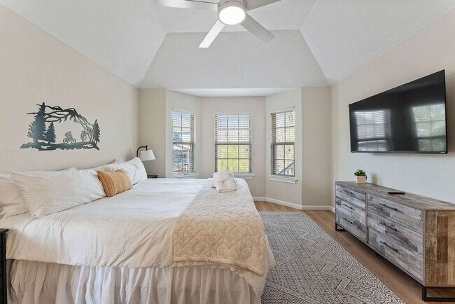Building Photo - 410 Willington Ln