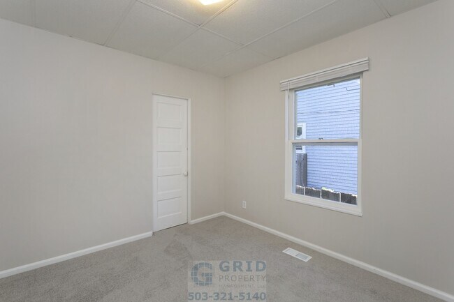Building Photo - Charming 3 Bedroom Craftsman Home Availabl...