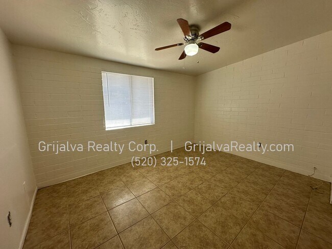 Building Photo - 320 W Whitestone Pl