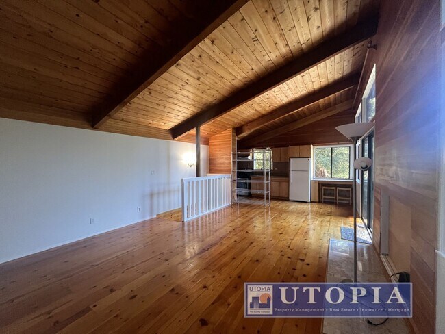 Building Photo - 10585 Redwood Dr