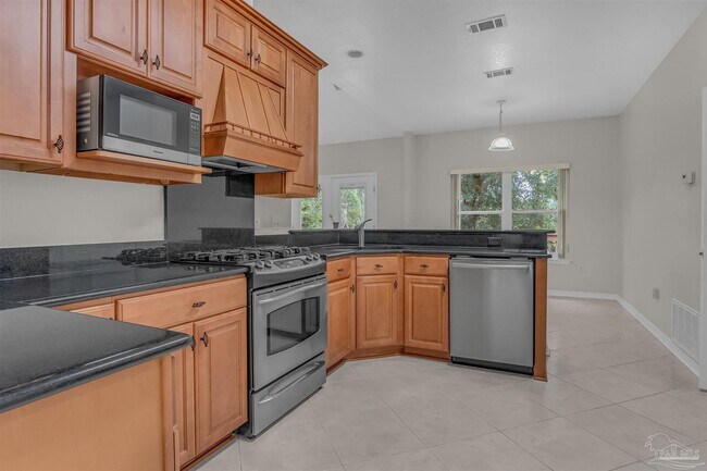 Building Photo - 1490 Chalet Pl