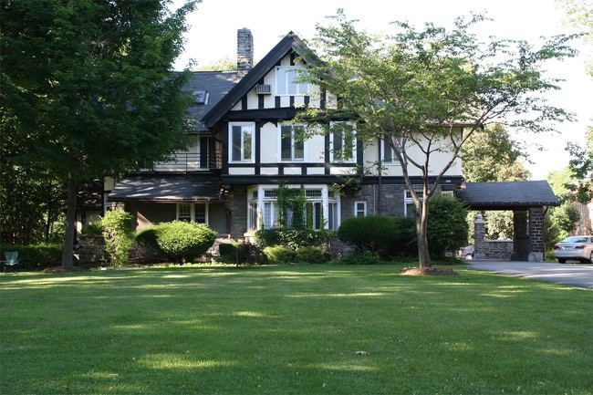 Photo - 950 East Avenue - K
