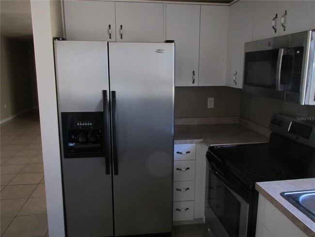 Building Photo - 464 Hippel St