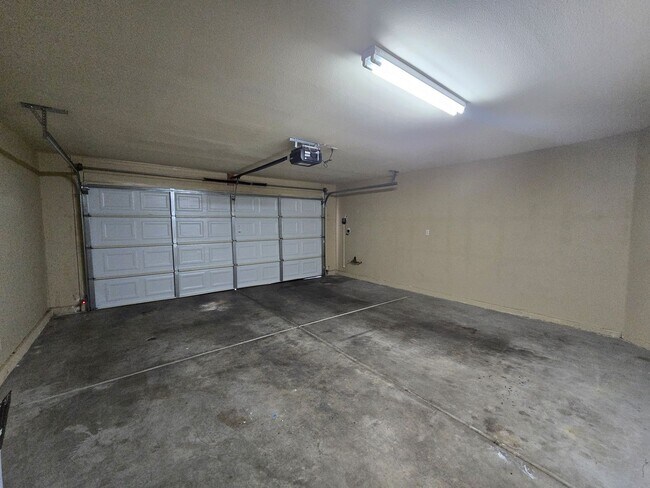 Building Photo - 816 Bow Creek Ln