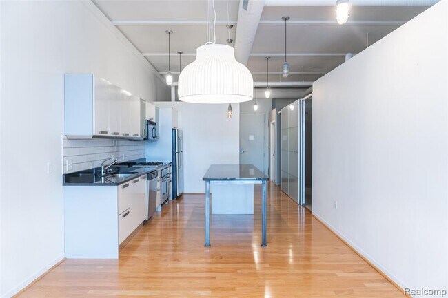 Building Photo - 100 N Center St