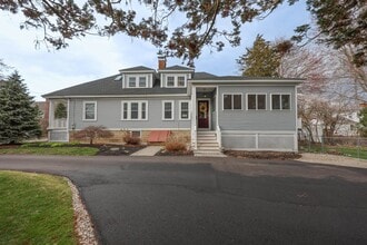 Building Photo - 749 Maple St