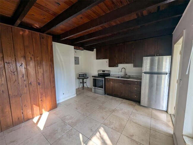 Building Photo - 321 SE 15th Ave