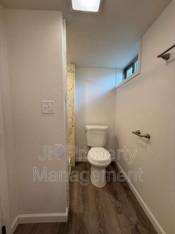 Building Photo - 105 Riverview Dr W