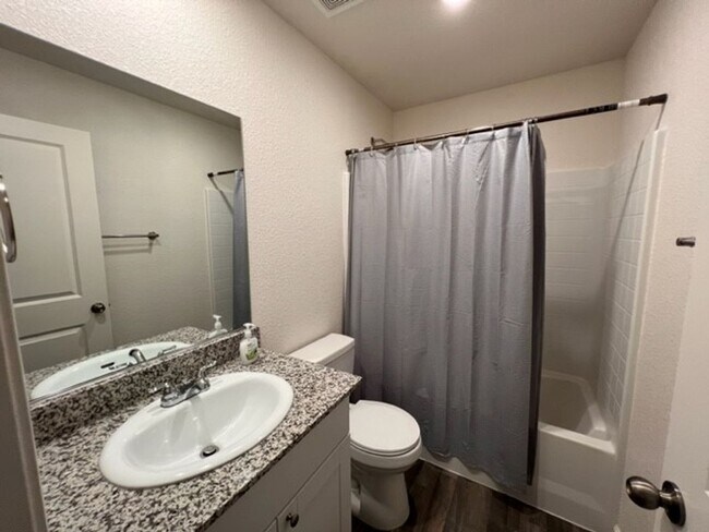 Building Photo - 3br 2Ba 2-Story Home with fenced yard and garage Near Golf Course, Rotary Park