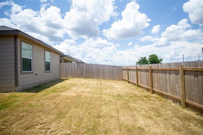 Building Photo - 153 Sormonne Lp